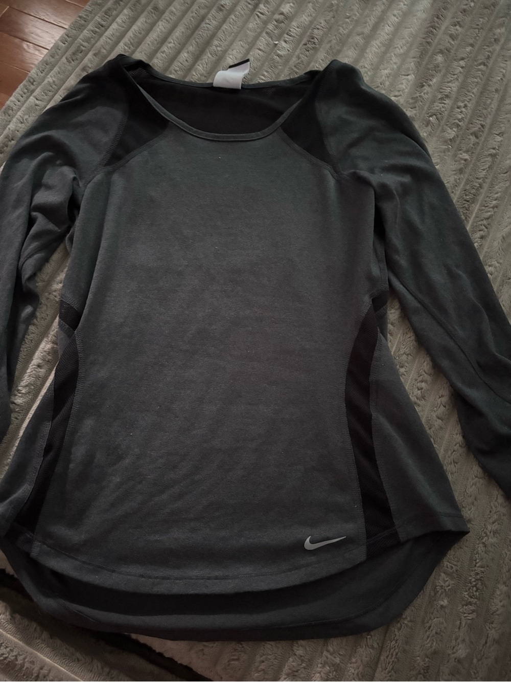 Nike Women's Charcoal Gray Long-Sleeve Athletic Top